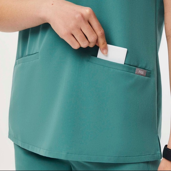 FIGS Casma Three Pocket Scrub Top (FW1100) | Cactus | Small | Green - Picture 4 of 7